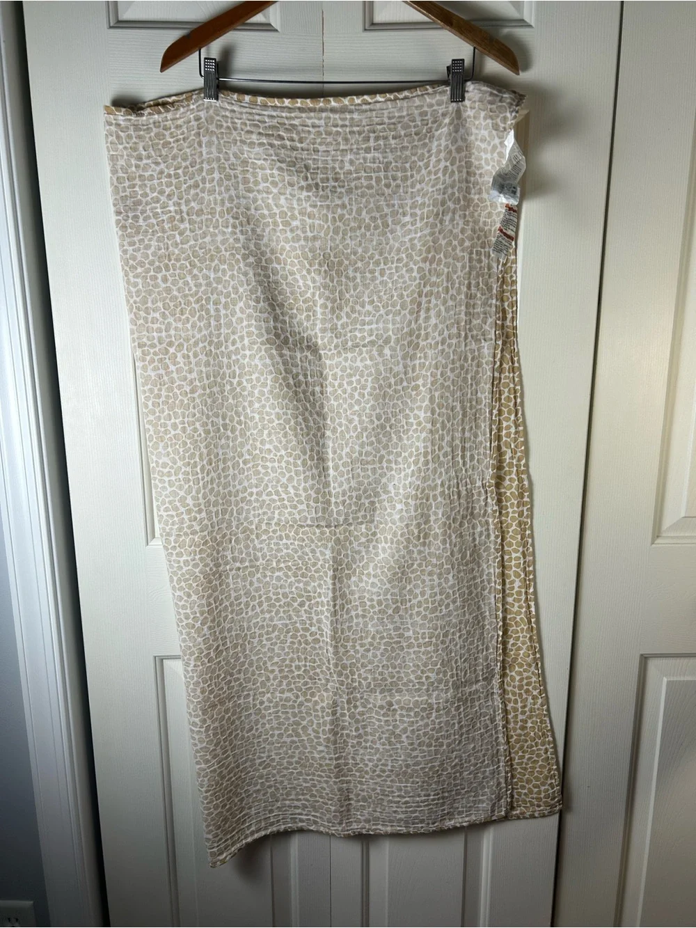 Ever & Ever Giraffe Animal Print Baby Swaddle Blanket Tan White Spots Muslin